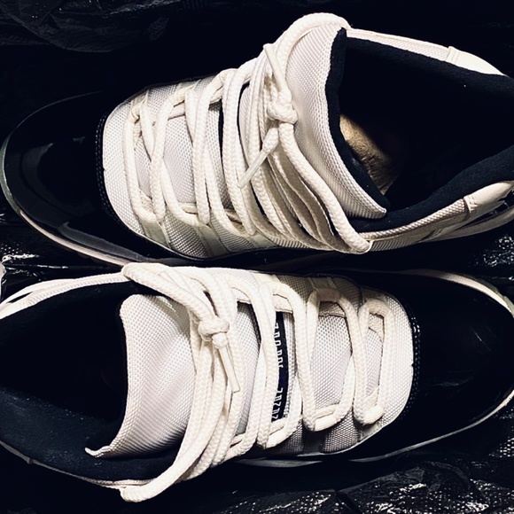 Air Jordan Retro 11 Concords - Picture 4 of 8